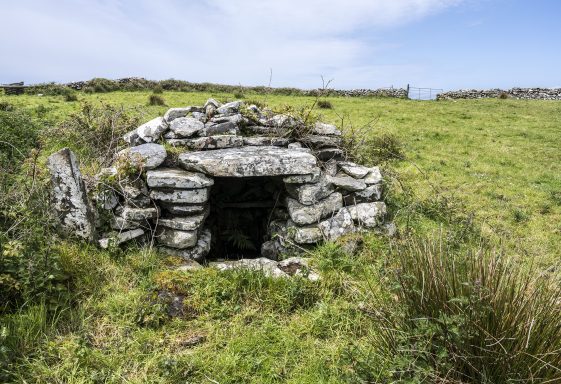Saint Earnan's Well, beside Killernan Graveyard